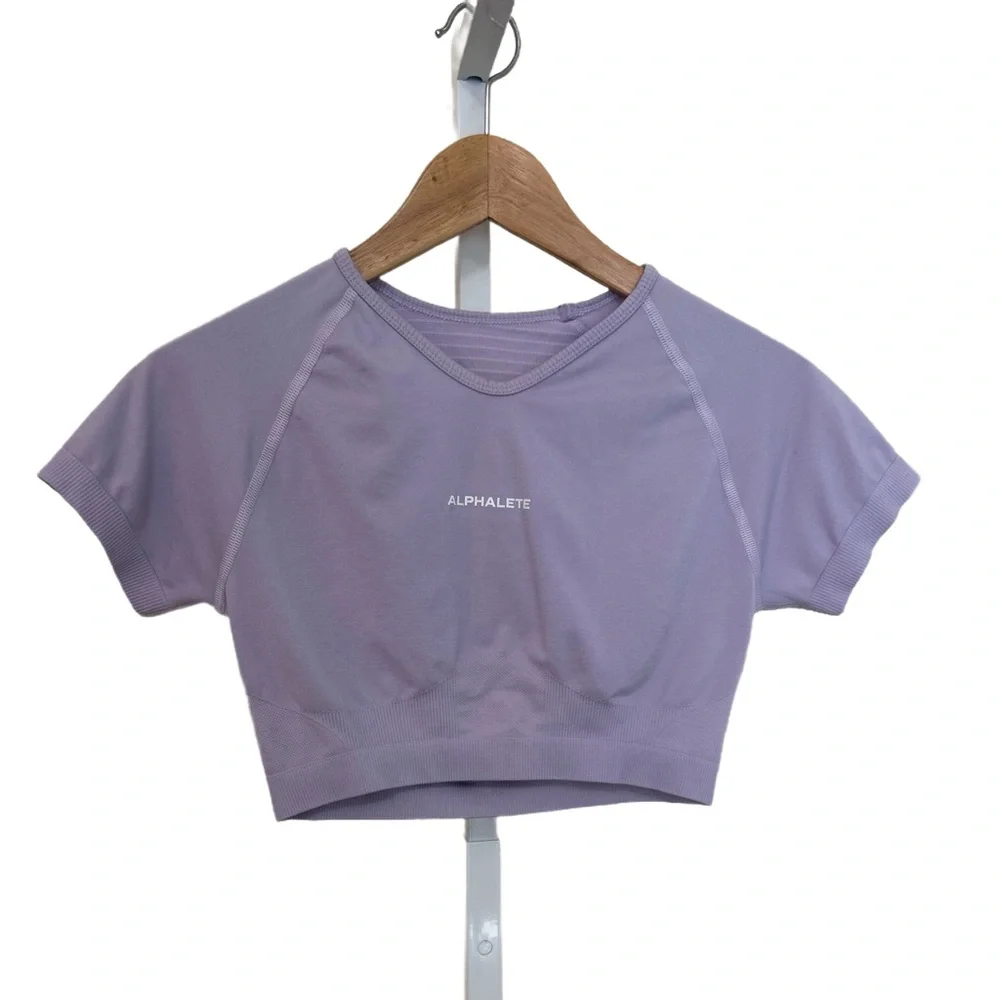 Alphalete Amplify Set with Leggings and Crop Top in Misty Lilac - Picture 5 of 14